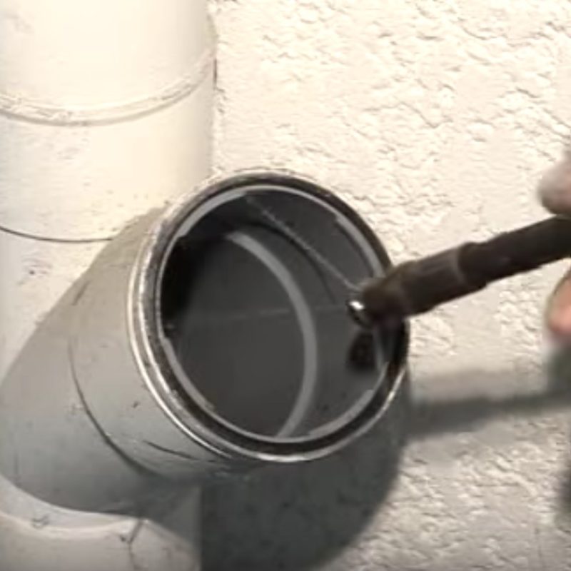 Curage de canalisation d'eau usée